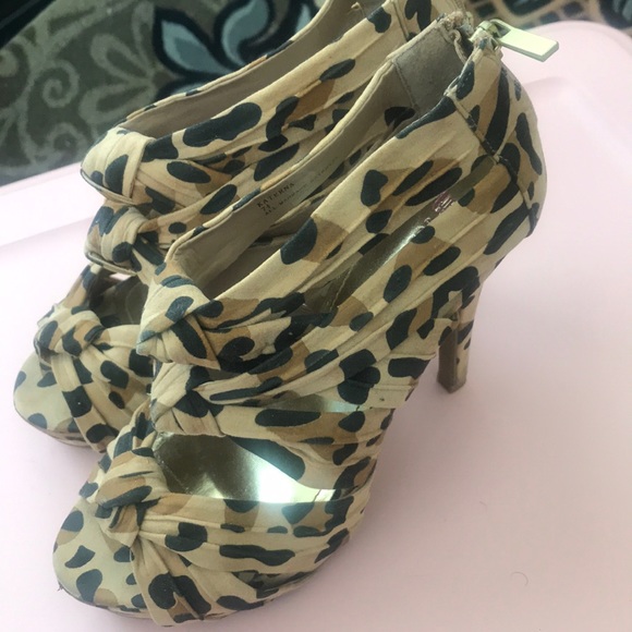 Cheetah print heels - Picture 2 of 3